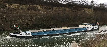 Bild: Die kleine MS Serenity zu Berg auf dem Neckar mit unbekannter Ladung.
