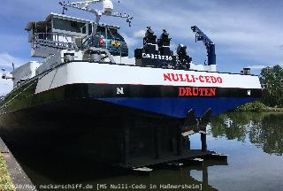 Bild: Mächtig hebt sich GMS Nulli Cedo aus dem Wasser und gibt den Blick auf die 4 Ruderblätter frei. Am Heck ist jetzt Druten als Heimathafen zu lesen.