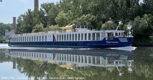 Bild: MS Thurgau Casanova im Mai 2022, jetzt mit blauem Rumpf - sieht gut aus! Das Foto wurde um die Mittagszeit aufgenommen, wahrscheinlich wurde gerade das Essen serviert, warum auf dem Sonnendeck nichts los war ;-)