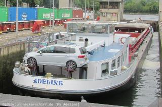 📌 → MS Adeline, später MS Nova Cura im Jun. 2020
🌍 → DE Besigheim / Neckar
🔍 → klicken
💾 → rechte Maus → Link in neuem Tab öffnen...
📷 → Canon PowerShot SX230 HS Bild: Auffällig ist die Verlagerung des Abgasrohres auf das Dach des Wohnbereichs. Auf Bildern im Internet ist zu sehen, dass sich dieses 2019 noch direkt am Heck in der Mitte befunden hat. Dort wo jetzt der Mittelpoller sitzt.