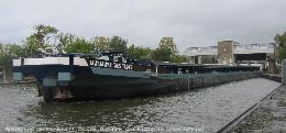 📌 → MS Murmure des Flots im Sep. 2020
🌍 → DE Gemmrigheim / Ernst-Zehender-Weg
🔍 → klicken
💾 → rechte Maus → Link in neuem Tab öffnen...
📷 → Canon PowerShot SX230 HS Bild: Beim Durchfahren der Hubtorschleuse Besigheim muss die MS Murmure des Flots den "Kopf einziehen".