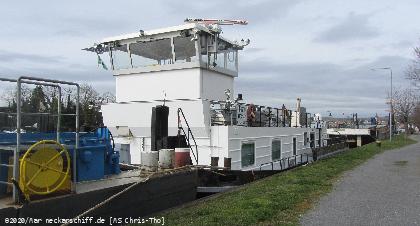 Bild: Das moderne Hubsteuerhaus des Schubbootes Chris-Tho wurde erst 2015 angebracht.