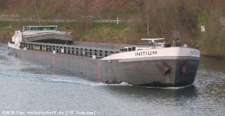 📌 → MS Initium im Mar. 2020
🌍 → DE Besigheim
🔍 → klicken
💾 → rechte Maus → Link in neuem Tab öffnen...
📷 → Canon PowerShot SX230 HS Bild: Einfahrt in die Schleuse, deutlich erkennt man den Wasserausstoss der 345 PS Bugstrahlanlage.