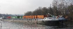 Bild: GMS Elfe mit Containern beladen auf dem Neckar. Durch ihre Breite von 11 Metern fehlen leider ein paar Zentimeter um die Cotainer 4-reihig laden zu können. 