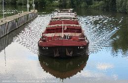 Bild: GMS Kilian im Unterwasser der Schleuse Besigheim.