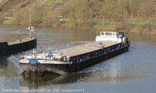 Bild: GMS Transschiff vor der Einfahrt in die Schleuse Besigheim.