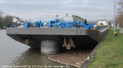 Bild: Lastdrager 40 vor Chris-Tho auf dem Weg zum Kernkraftwerk Neckarwestheim. Im Hintergrund die Kräne der Großbaustelle Neckarschleuse Lauffen.