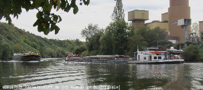 Bild: MS Anatom und MS Käthe Krieger begegnen sich auf dem Neckar.