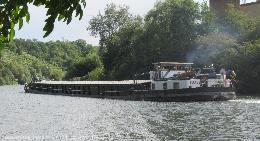 Bild: MS Tokaj 2, nur selten sieht man die ungarische Flagge auf dem Neckar.