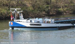📌 → MS Lenneke, später MS Leda im Mar. 2020
🌍 → DE Gemmrigheim / Papierfabrikweg
🔍 → klicken
💾 → rechte Maus → Link in neuem Tab öffnen...
📷 → Canon PowerShot SX230 HS Bild: Stolz trägt MS Lenneke ihr Wappen am Bug.