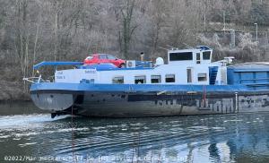 📌 → MS Bivio im Mar. 2022
🌍 → DE Gemmrigheim / Fährgergasse
🔍 → klicken
💾 → rechte Maus → Link in neuem Tab öffnen...
📷 → iPhone 13 Pro Bild: Das sehenswerte Heck der MS Bivio im entladenen Zustand.