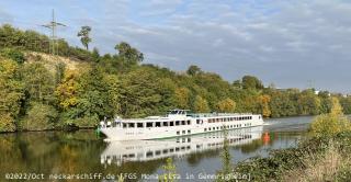 Bild: Die MS Mona Lisa auf dem herbstlichen Neckar.