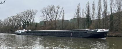 📌 → MS Moni im Mar. 2025
🌍 → DE Gemmrigheim / Fährgergasse
🔍 → klicken
💾 → rechte Maus → Link in neuem Tab öffnen...
📷 → iPhone 13 Pro Bild: GMS Moni fährt unbeladen den Neckar herunter mit Ziel Heilbronner Salzhafen.